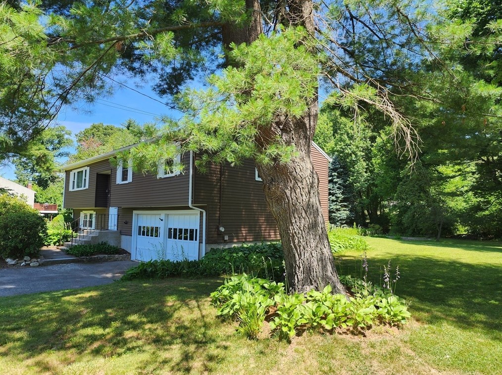 115 Dodd Dr, Holliston, MA 01746-1283