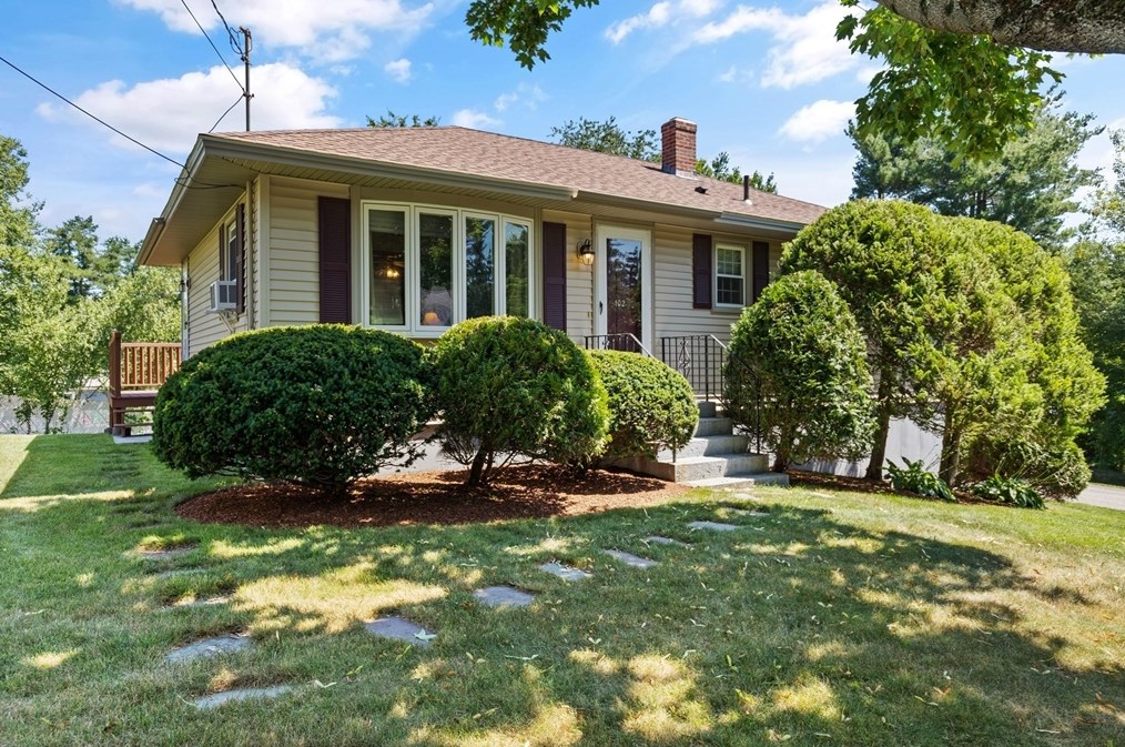 102 Eva Dr, Leominster, MA 01453