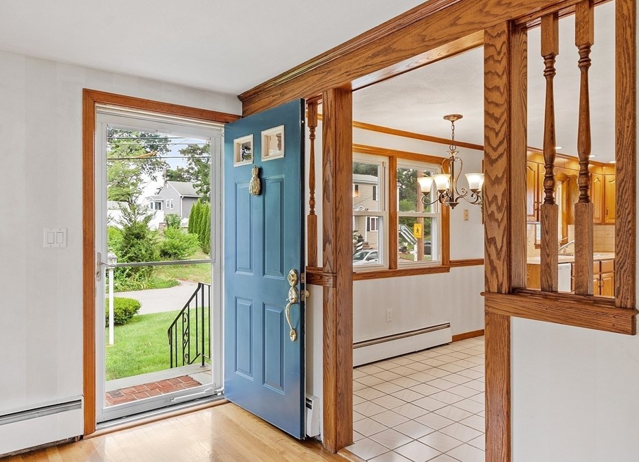 7 Chester Ave, Woburn, MA 01801