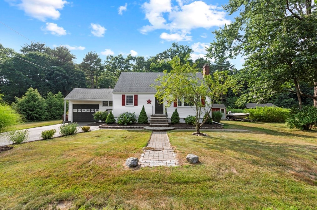 34 Jewett St, Georgetown, MA 01833