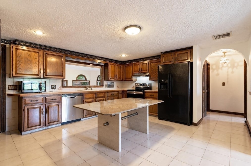 16 Nixon Ln, Stoneham, MA 02180