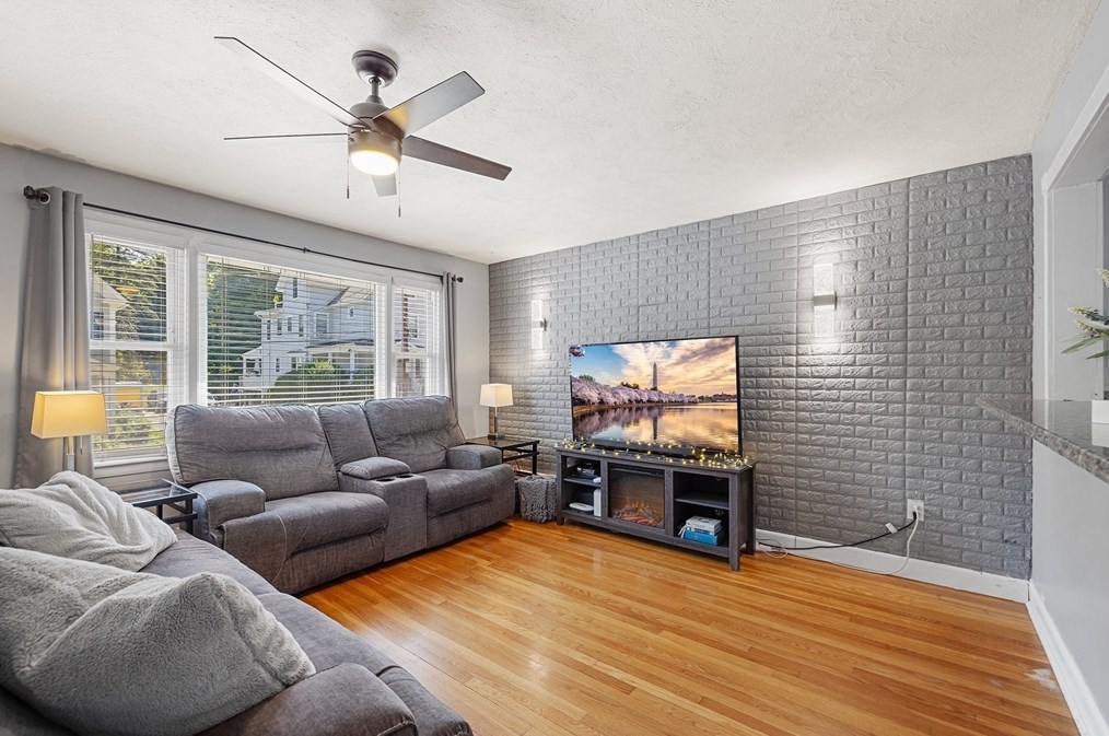 37 Fruit St, Leominster, MA 01453