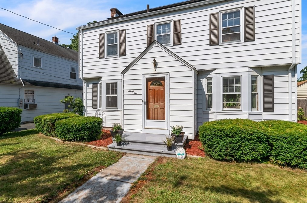 92 Wayne St, Springfield, MA 01118