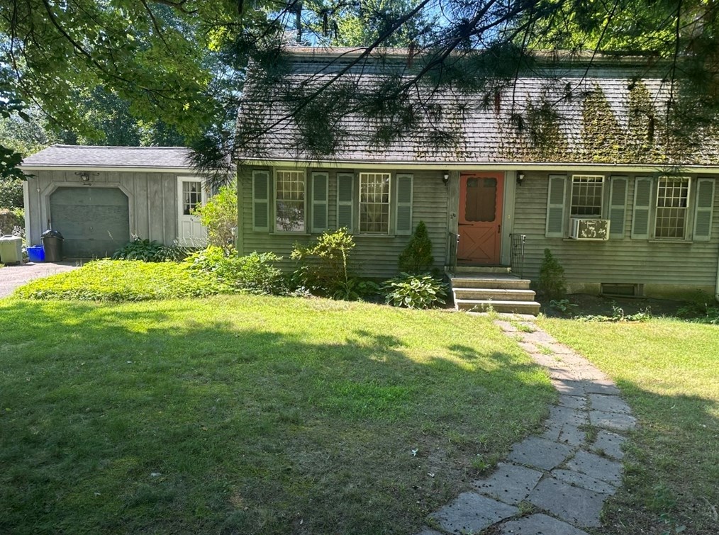20 Pine Hill Rd, Lynnfield, MA 01940