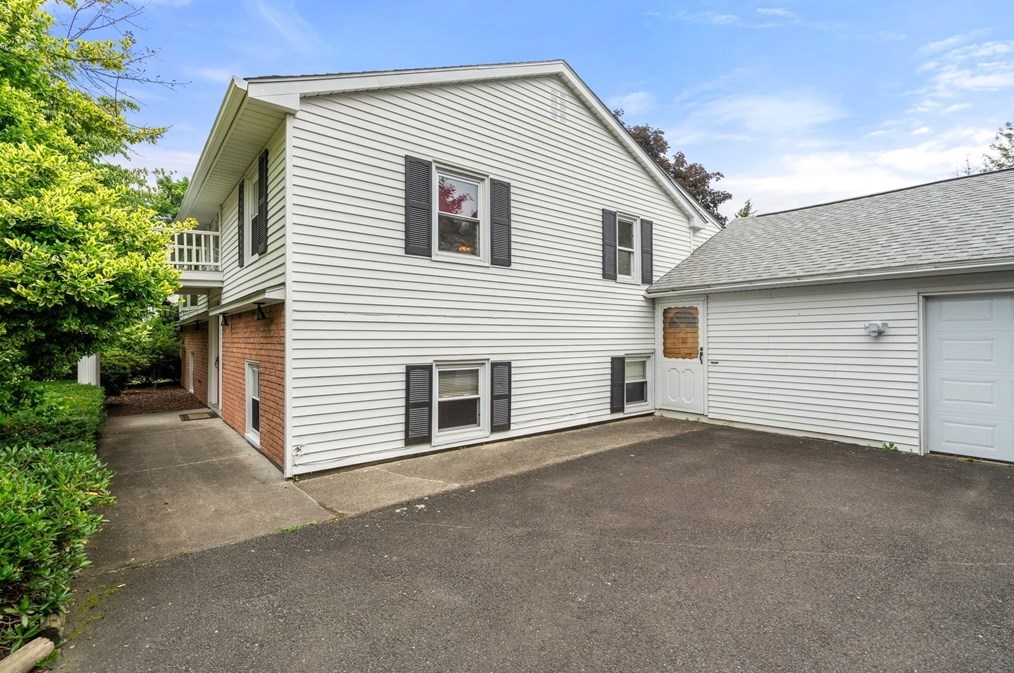 16 Gail Dr, Montgomery, MA 01085