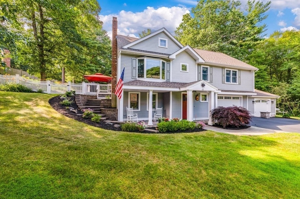 62 Edgewater Dr, Pembroke, MA 02359 exterior