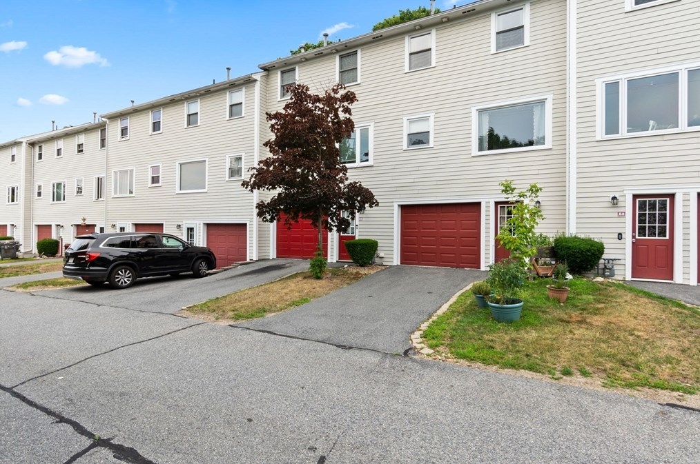 110 Park Ave W #e7, Lowell, MA 01852