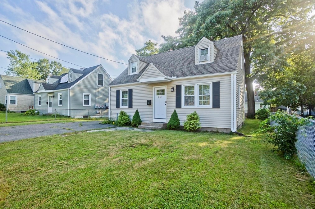 242 Breckwood Blvd, Springfield, MA 01109