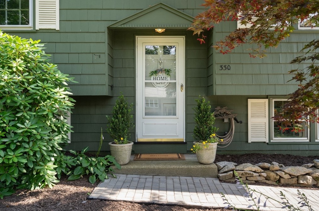 330 Gorwin Dr, Holliston, MA 01746