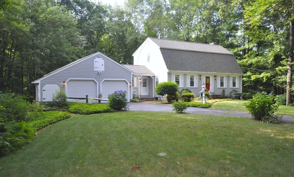 35 Tiffany Cir, West Bridgewater, MA 02379