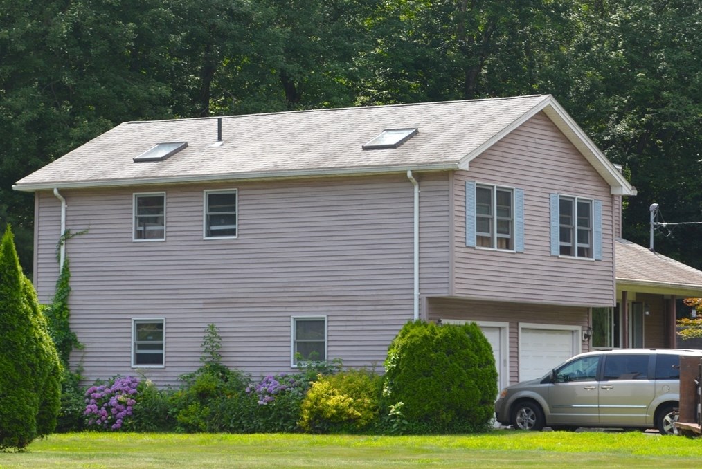 470 School St, Agawam, MA 01001