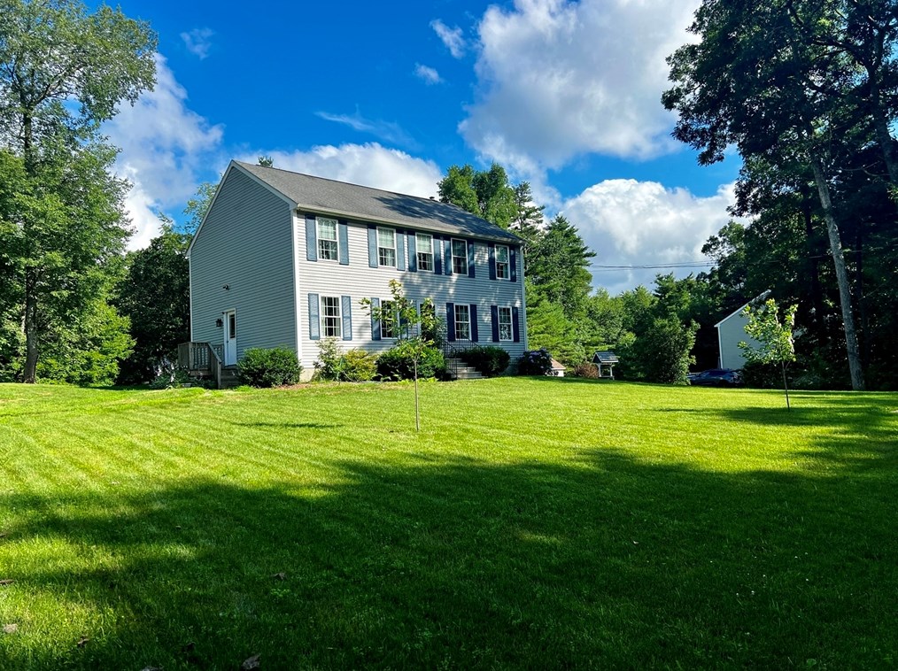 97 Breakneck Rd, Sturbridge, MA 01566