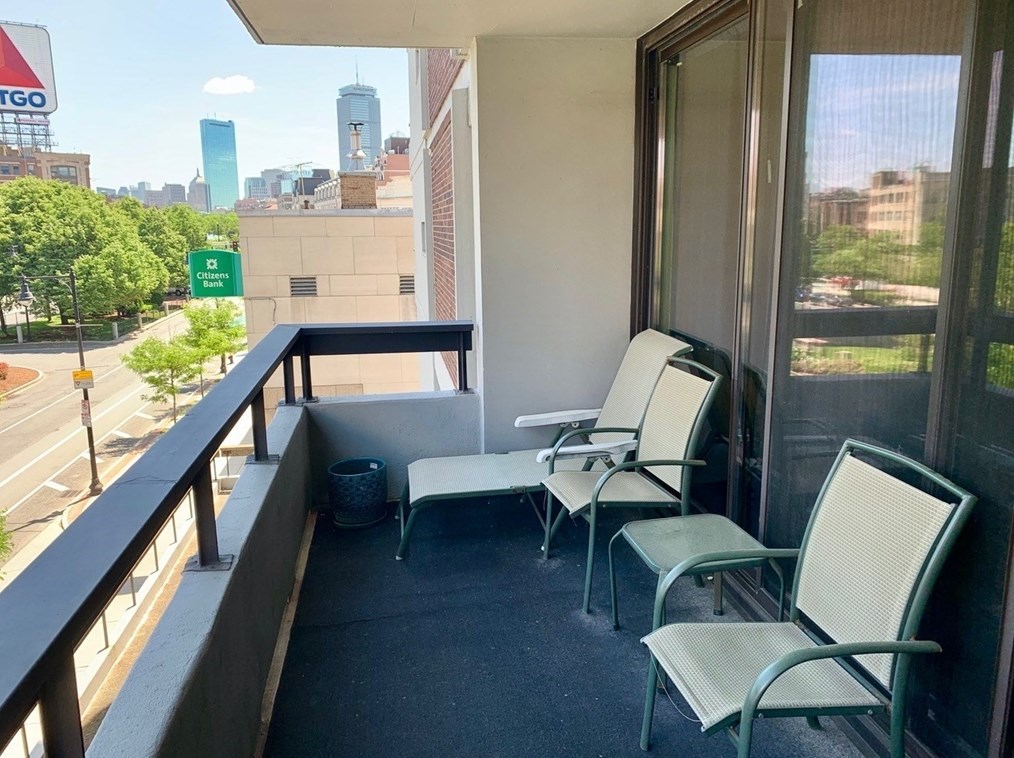 566 Commonwealth Ave Apt 303, Boston, MA