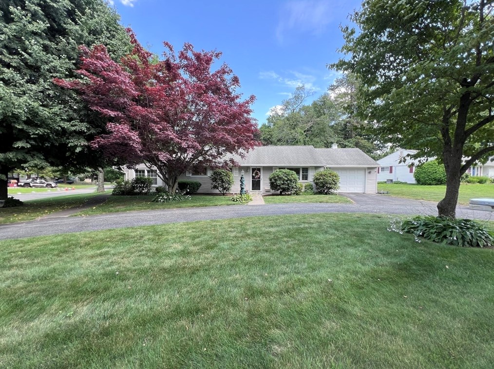 77 Shady Brook Ln, Springfield, MA 01118