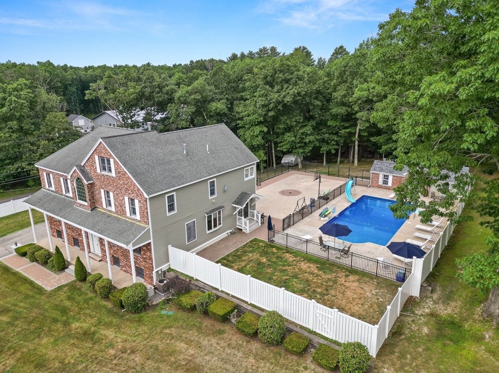 2 Dana Dr, Groveland, MA 01834