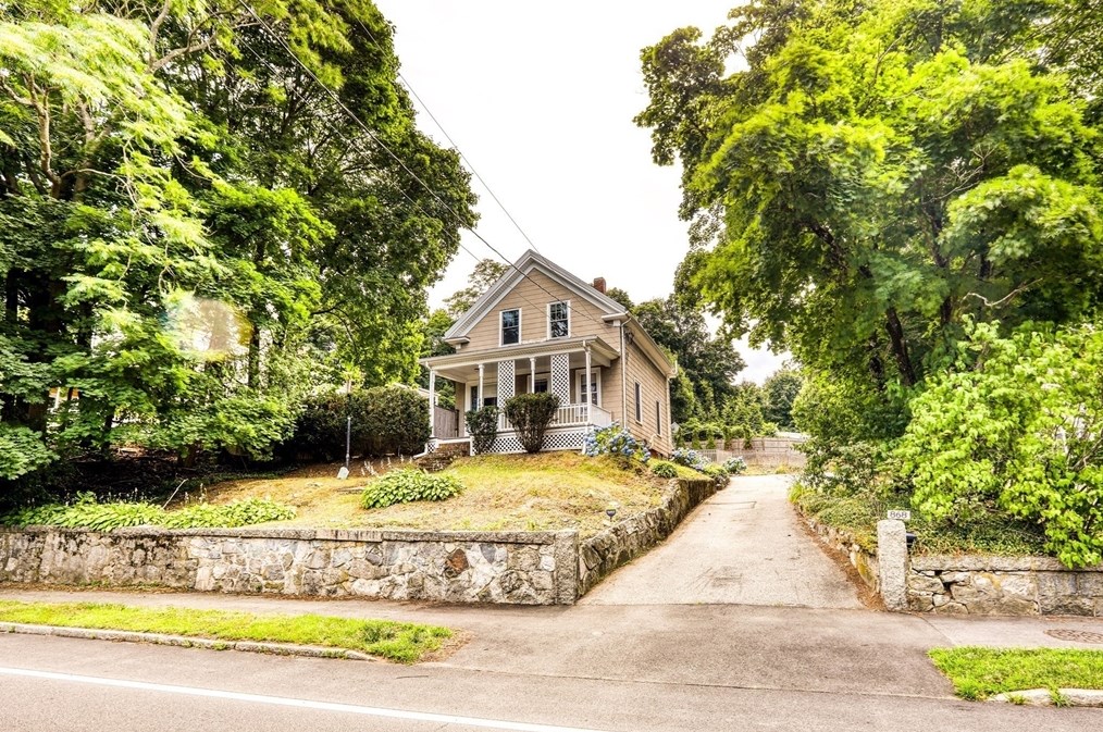 868 Main St, Reading, MA 01867