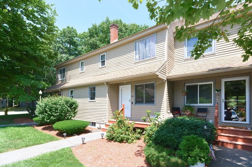 16 Macintosh Ln #16, Leominster, MA 01453