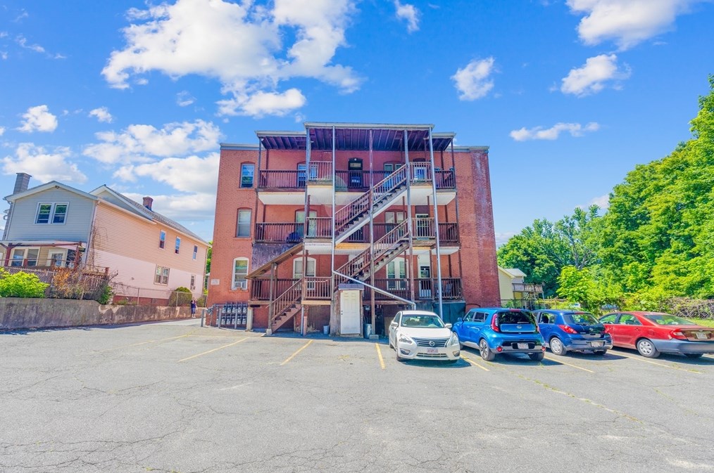 50 Linden St, Chicopee, MA 01020