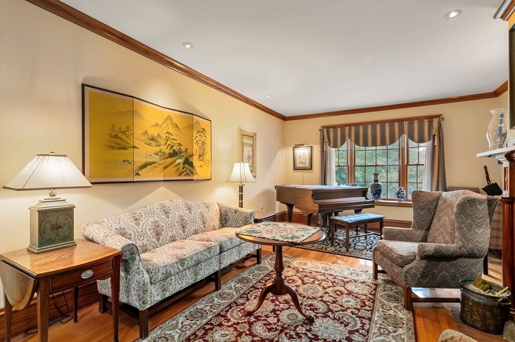 616 Elm St, Dartmouth MA 02748-2147 exterior