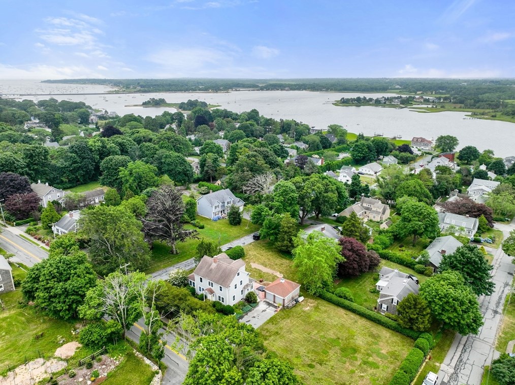 616 Elm St, Dartmouth MA 02748-2147 exterior