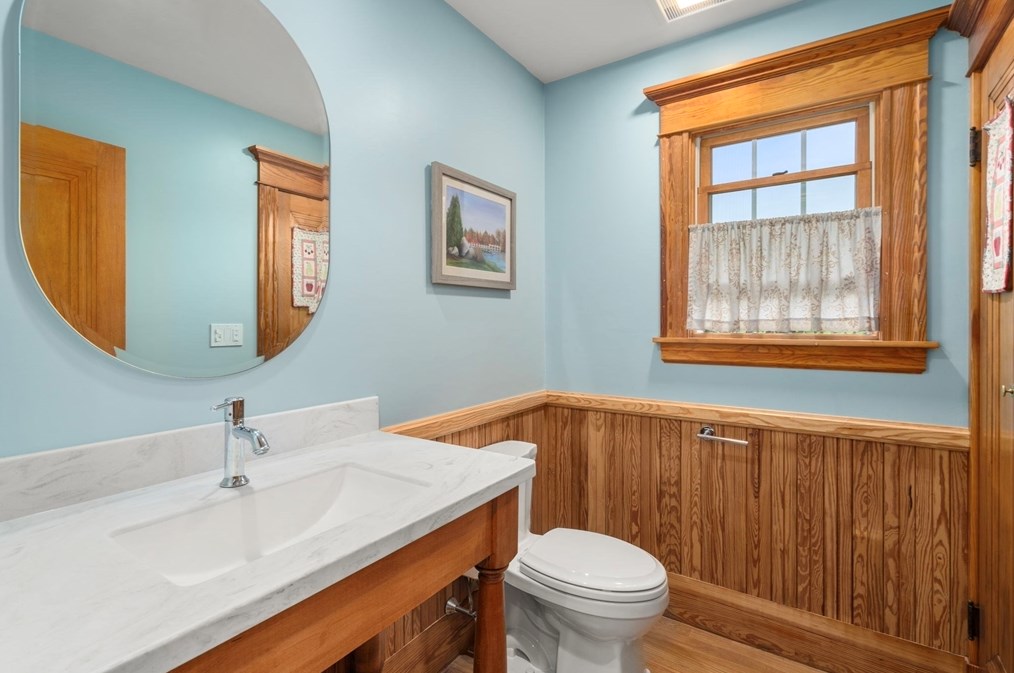 616 Elm St, Dartmouth MA 02748-2147 exterior