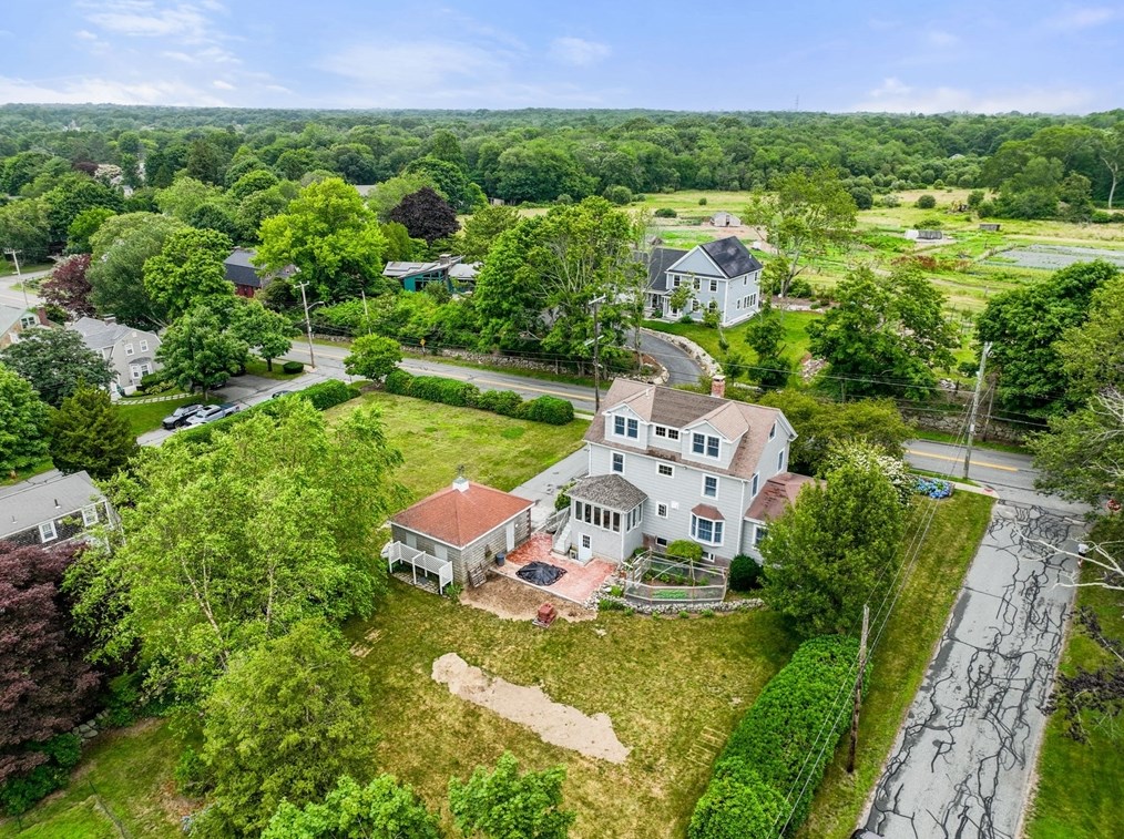 616 Elm St, Dartmouth MA 02748-2147 exterior