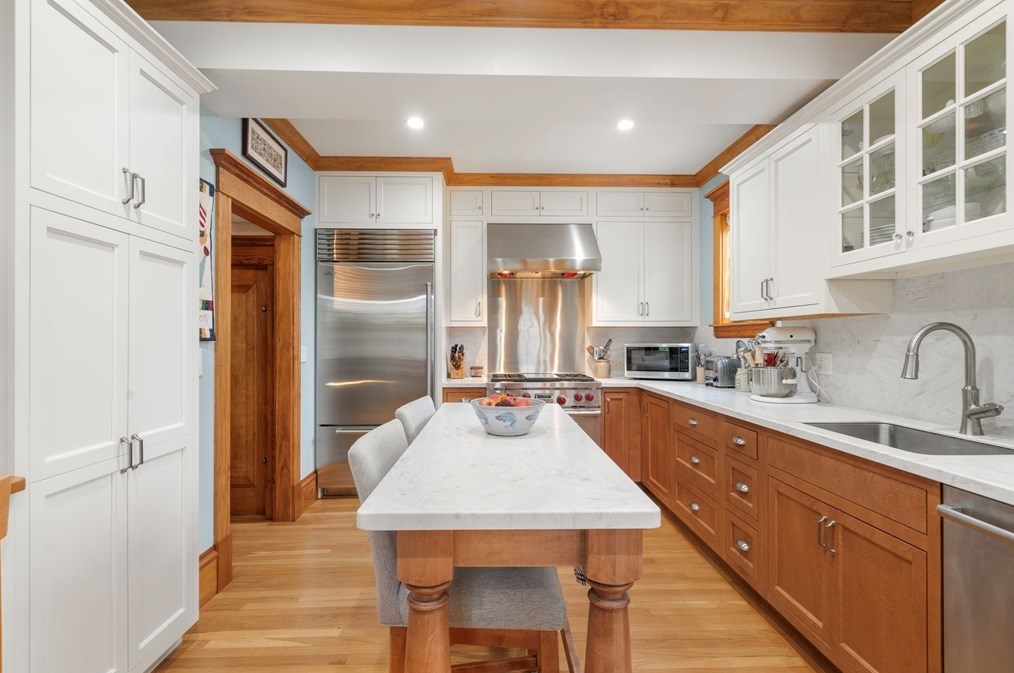 616 Elm St, Dartmouth MA 02748-2147 exterior