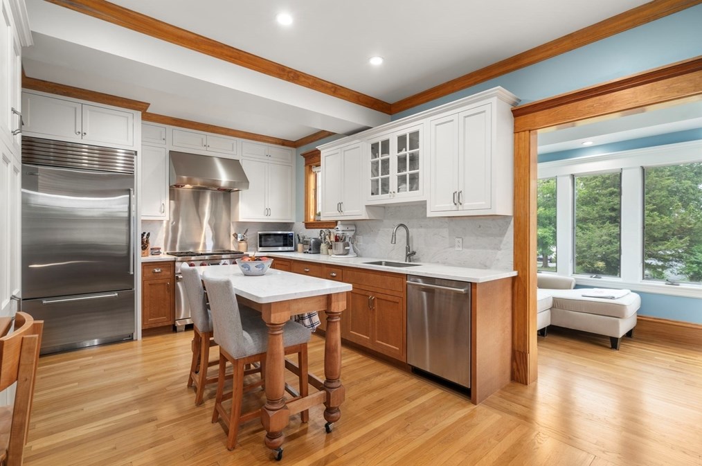 616 Elm St, Dartmouth MA 02748-2147 exterior