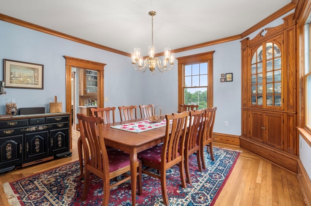 616 Elm St, Dartmouth MA 02748-2147 exterior