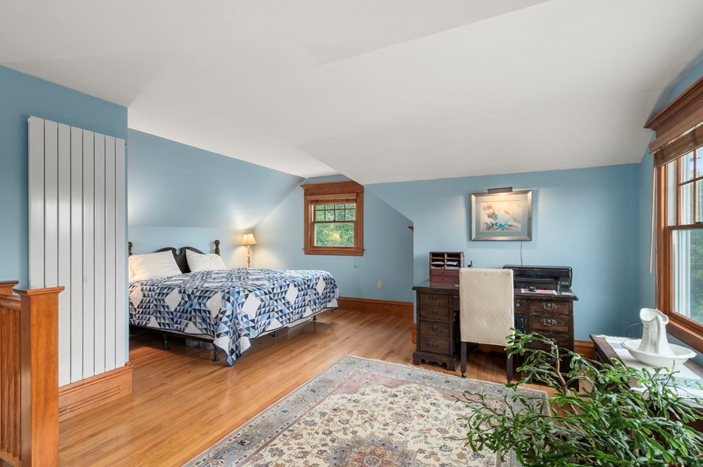 616 Elm St, Dartmouth MA 02748-2147 exterior