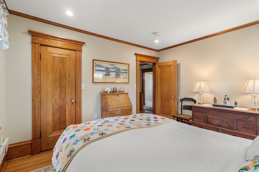 616 Elm St, Dartmouth MA 02748-2147 exterior