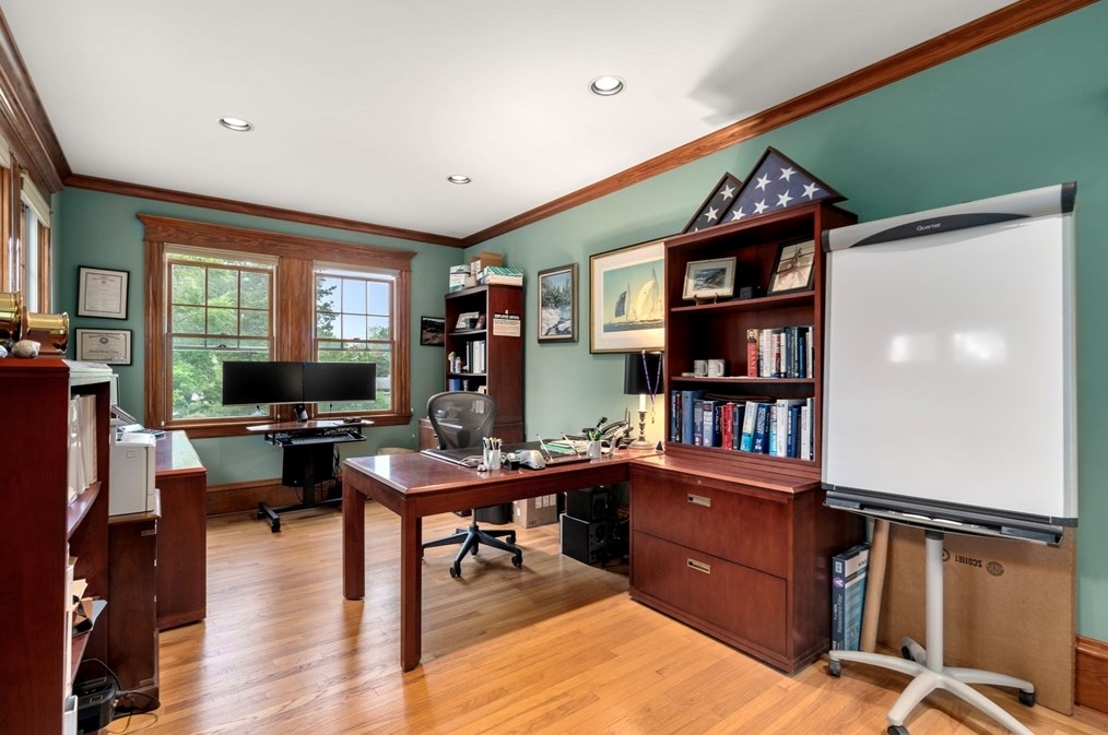 616 Elm St, Dartmouth MA 02748-2147 exterior