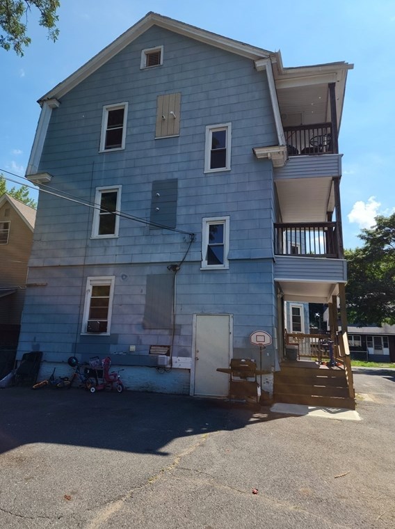 104-106 Pasadena, Springfield, MA 01108