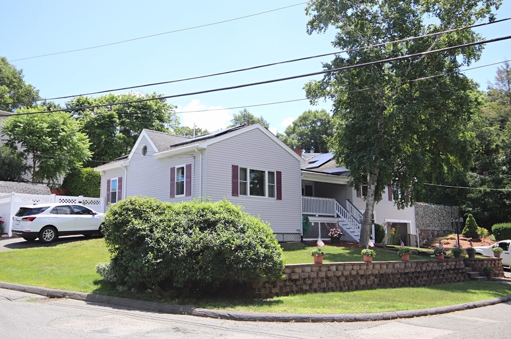38 Tontaquon Ave, Saugus, MA 01906