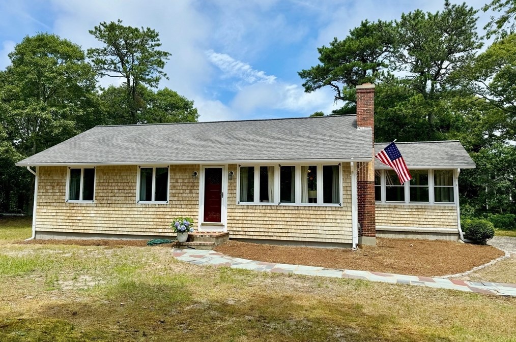 11 Oval Rd, Chatham, MA 02633