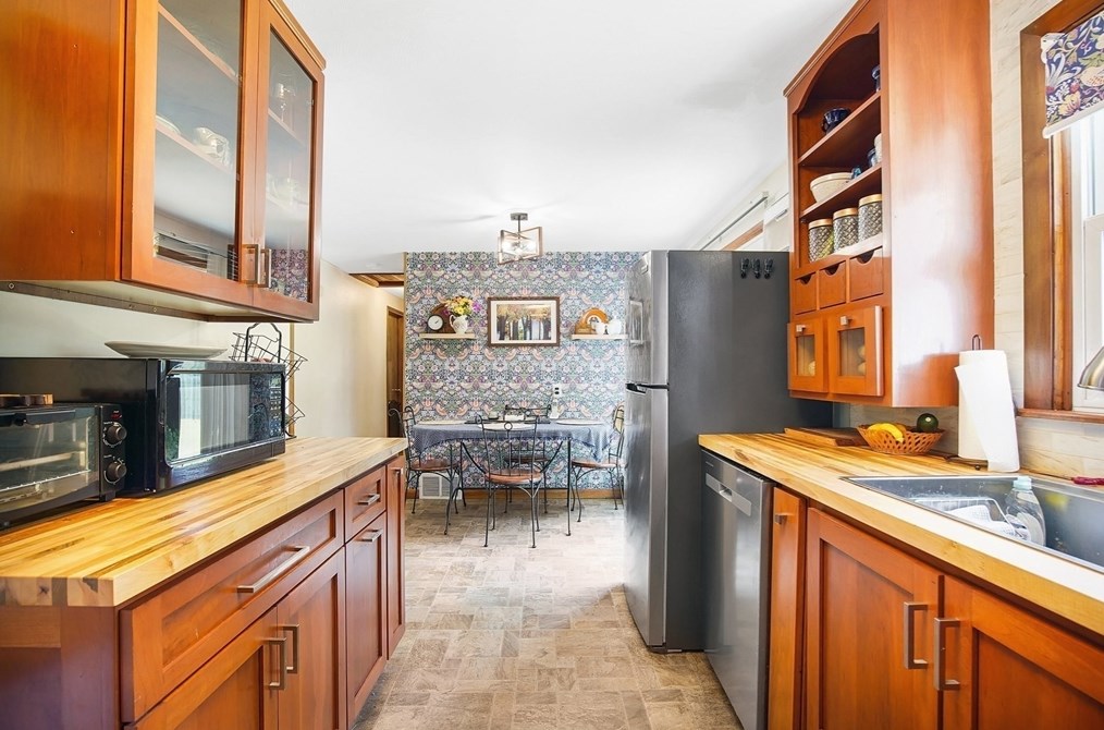 714 Holyoke Rd, Montgomery MA  01085-1764 exterior