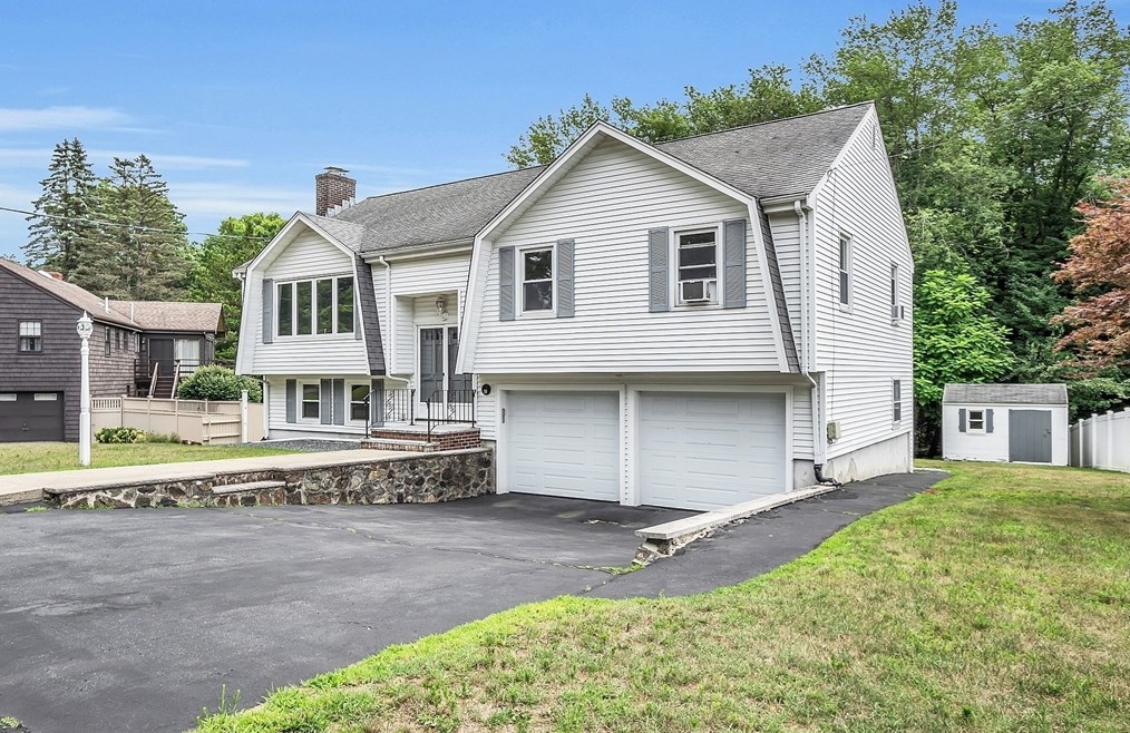 10 Arrow Cir, Reading, MA 01867