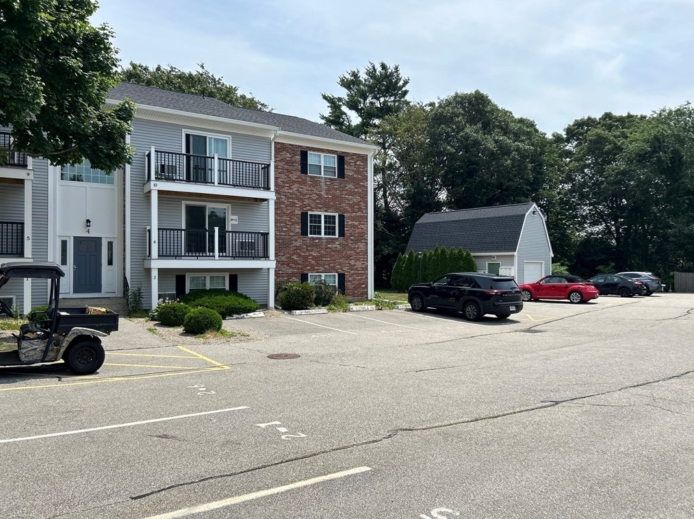 4 Chapel Hill Dr #6, Plymouth, MA 02360