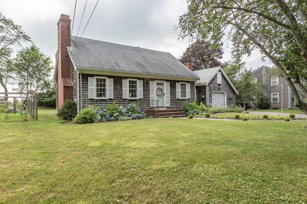 960 Tucker Rd, Dartmouth, MA 02747 exterior