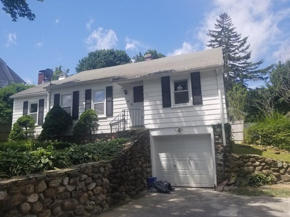 137 Quinapoxet Ln, Worcester, MA 01606