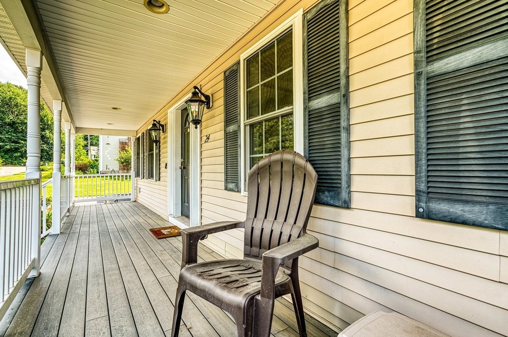 24 Harbor Light Rd, Leominster, MA 01453