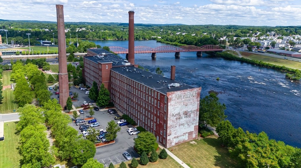 52 Lawrence Dr, Lowell MA  01854-3644 exterior