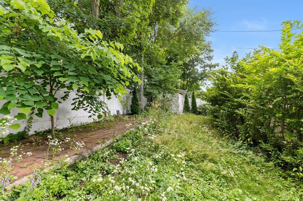 922 Furnace Brk Pkwy, Quincy MA 02169-2304 exterior