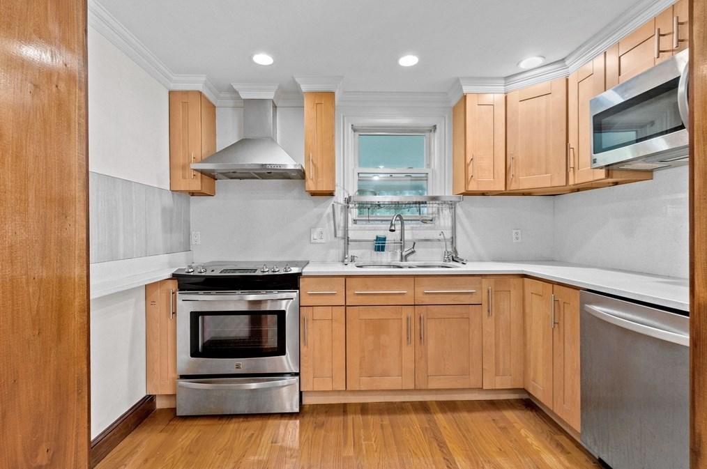 922 Furnace Brk Pkwy, Quincy MA 02169-2304 exterior