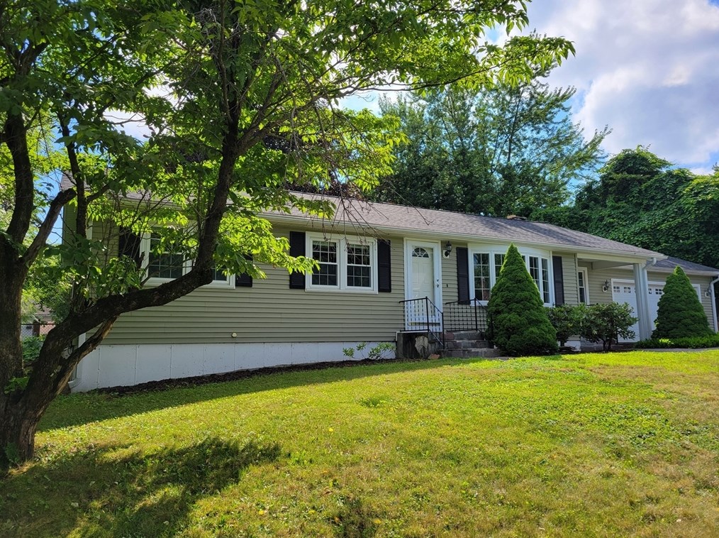 32 Linda St, Leominster, MA 01453