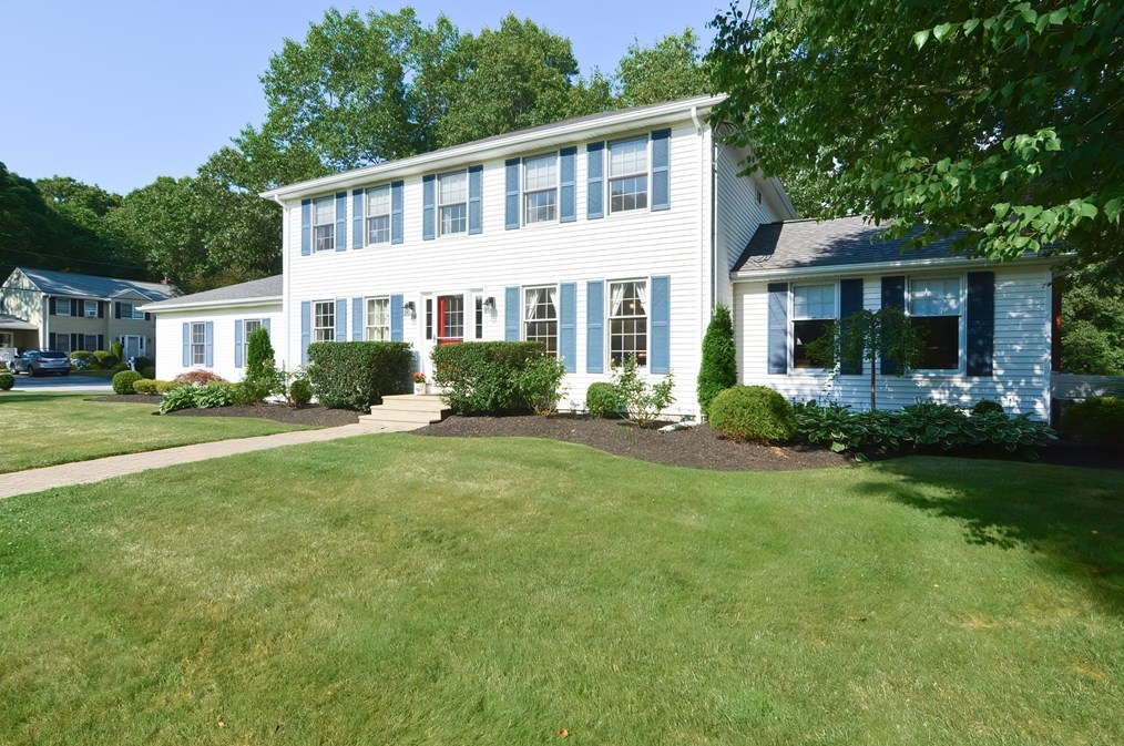 28 Chesett Ln, Attleboro, MA 02703