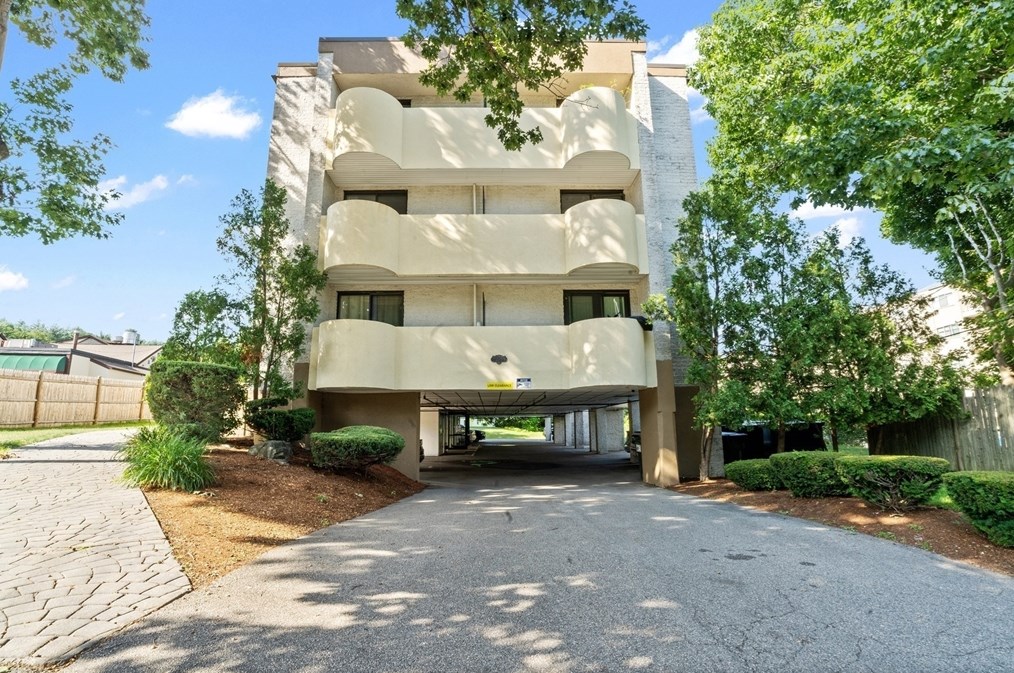 295 W Wyoming Ave #5b, Stoneham, MA 02180