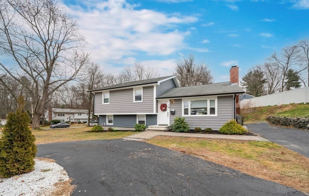 25 Holly St, Burlington, MA 01803