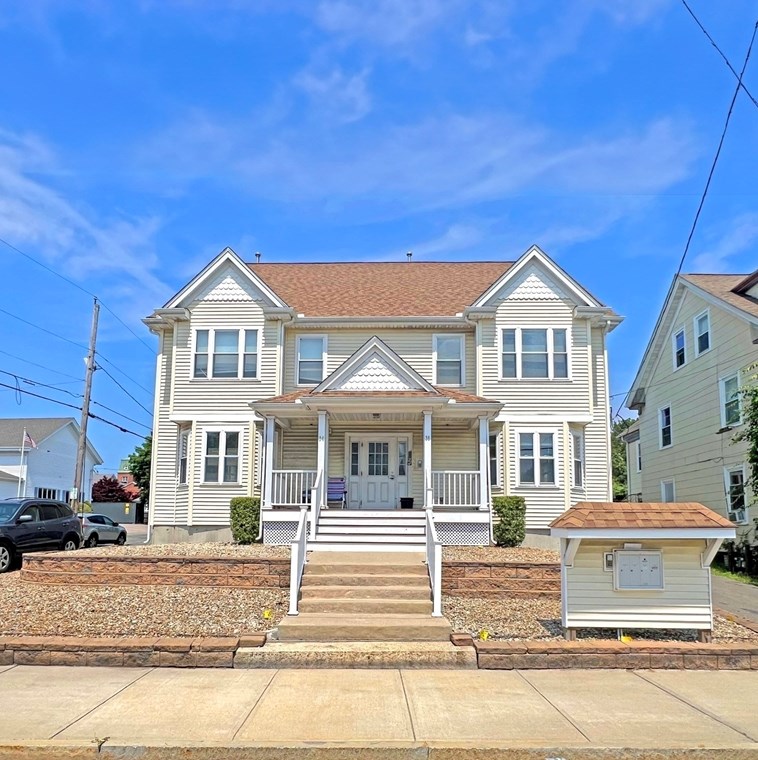 34 Park St, Stoughton, MA 02072-2916