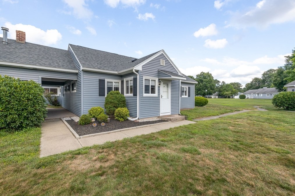 81 Applewood Dr #81, Chicopee, MA 01022